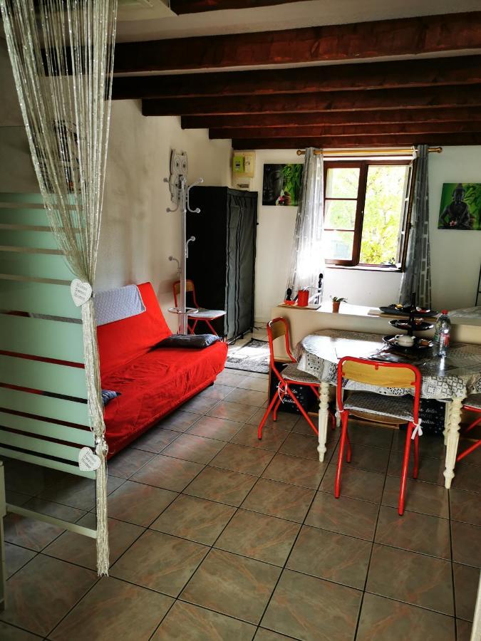 Studio Tres Agreable Totalement Independant Dans Maison Avec Cour Sans Vis A Vis Villa Vittel Eksteriør billede